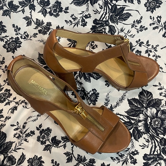 Michael Kors Brown leather heels with gold zipper detail size 7.5 #sandals - Picture 2 of 6